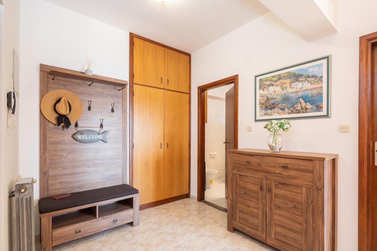 Beachfront Xxl - 2 Apartments Together - Lokva Rogoznica Esterno foto
